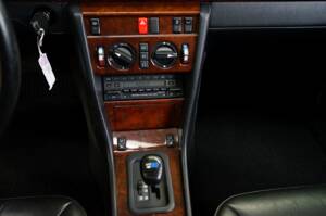 Bild 26/35 von Mercedes-Benz E 320 (1993)