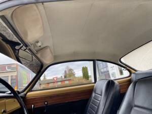 Image 28/34 of Volkswagen Karmann Ghia 1600 (1970)