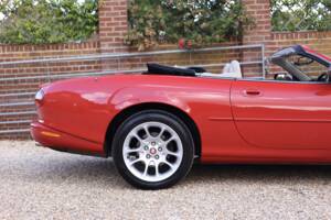 Image 14/50 de Jaguar XKR (2000)
