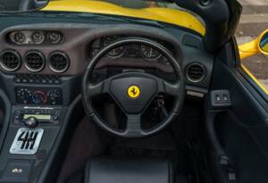 Immagine 16/30 di Ferrari 550 Barchetta (2001)