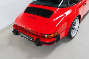 Image 26/31 of Porsche 911 Carrera 3.2 (1988)