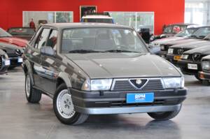 Image 1/34 de Alfa Romeo 75 2.0 Twin Spark (1987)