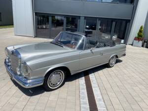 Image 30/47 of Mercedes-Benz 250 SE (1966)