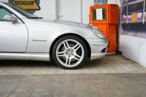 Imagen 48/50 de Mercedes-Benz SLK 32 AMG (2002)