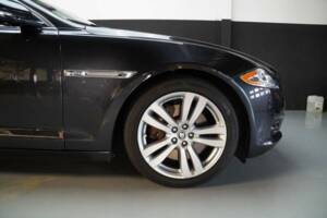 Image 10/32 of Jaguar XJ 5.0 (2011)
