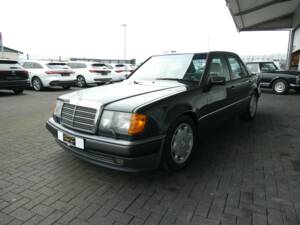 Image 3/21 of Mercedes-Benz 500 E (1992)