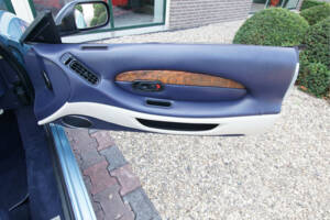 Bild 44/50 von Aston Martin DB 7 Vantage Volante (2000)
