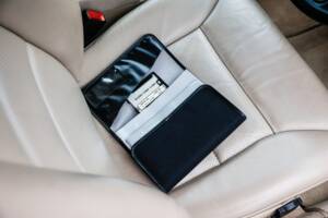 Immagine 31/47 di Mercedes-Benz E 220 (1995)