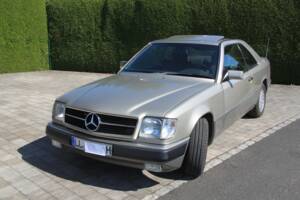 Bild 13/16 von Mercedes-Benz 230 CE (1990)