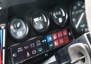 Bild 34/39 von Land Rover 90 (1989)