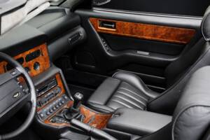 Immagine 7/17 di Aston Martin Virage Volante (1994)
