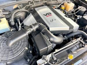 Image 29/32 of Lexus LX 470 (2003)