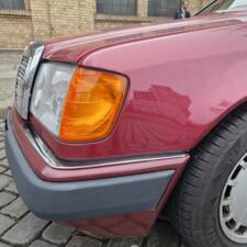 Immagine 52/162 di Mercedes-Benz 230 CE (1989)