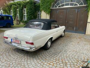 Image 3/77 of Mercedes-Benz 250 SE (1966)