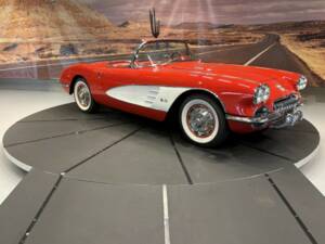 Image 4/50 of Chevrolet Corvette (1959)