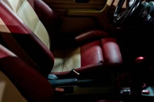 Image 38/45 of BMW 320i (1990)