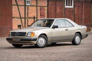 Bild 1/63 von Mercedes-Benz 230 CE (1988)