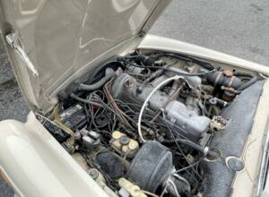 Image 10/38 de Mercedes-Benz 280 SL (1970)