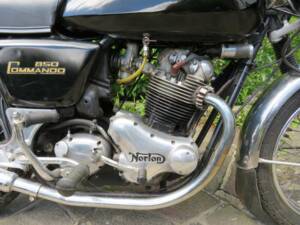 Image 3/47 of Norton Commando 850 Roadster (1974)