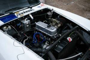 Image 16/42 of MG MGB GT (1972)
