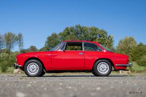 Image 11/24 of Alfa Romeo 2000 GT Veloce (1973)