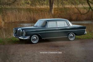 Image 20/24 of Mercedes-Benz 220 S b (1965)