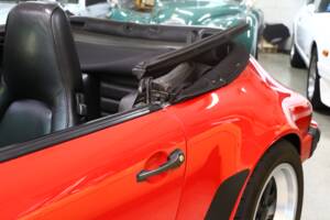 Image 16/47 of Porsche 911 Carrera 3.2 (1989)