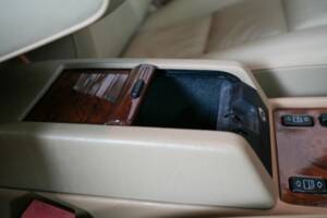 Image 21/41 of Mercedes-Benz 560 SEC (1990)