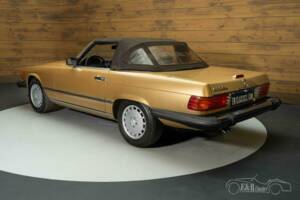 Image 14/19 of Mercedes-Benz 560 SL (1988)