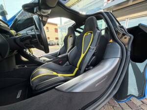 Immagine 24/30 di McLaren 720S (2021)