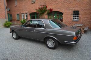Image 3/15 of Mercedes-Benz 230 CE (1983)