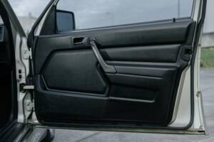 Image 32/69 de Mercedes-Benz 190 E 2.3-16 (1988)