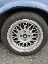Bild 26/55 von BMW 320i (1991)