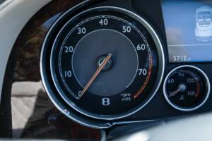 Image 19/38 of Bentley Continental GTC V8 (2013)