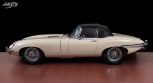 Image 4/7 de Jaguar E-Type (1970)
