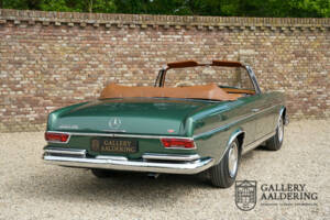 Image 33/50 of Mercedes-Benz 220 SE b (1964)