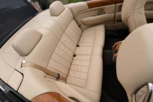 Image 38/50 of Bentley Azure (2007)