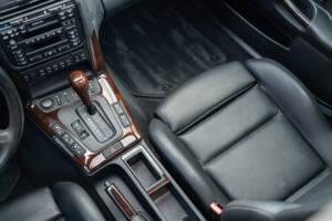 Immagine 32/44 di BMW 328i Touring (1997)