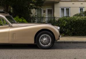 Image 13/34 of Jaguar XK 120 FHC (1952)