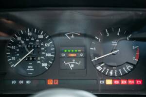 Image 32/50 of BMW M 635 CSi (1989)