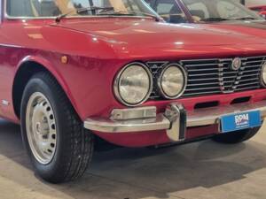 Image 3/4 de Alfa Romeo 2000 GT Veloce (1973)