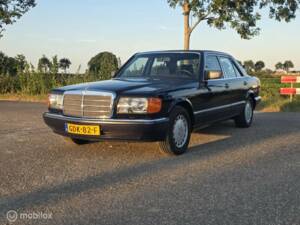 Image 3/50 de Mercedes-Benz 300 SE (1989)