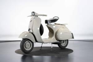 Image 8/50 de Piaggio Vespa 125 (1959)