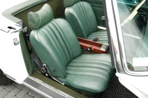 Image 13/50 de Mercedes-Benz 280 SL (1968)