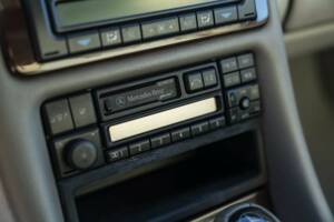 Image 39/50 of Mercedes-Benz CLK 200 (1997)