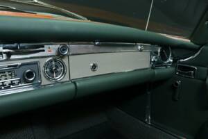 Image 21/50 de Mercedes-Benz 280 SL (1970)
