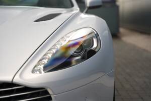 Image 34/50 of Aston Martin Vanquish (2014)