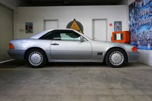 Image 33/38 of Mercedes-Benz 500 SL (1991)