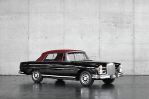 Image 3/50 of Mercedes-Benz 220 SE b (1962)
