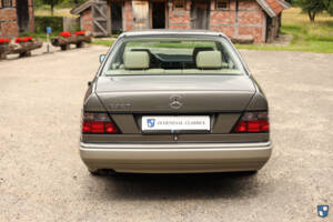 Bild 6/74 von Mercedes-Benz E 320 (1994)